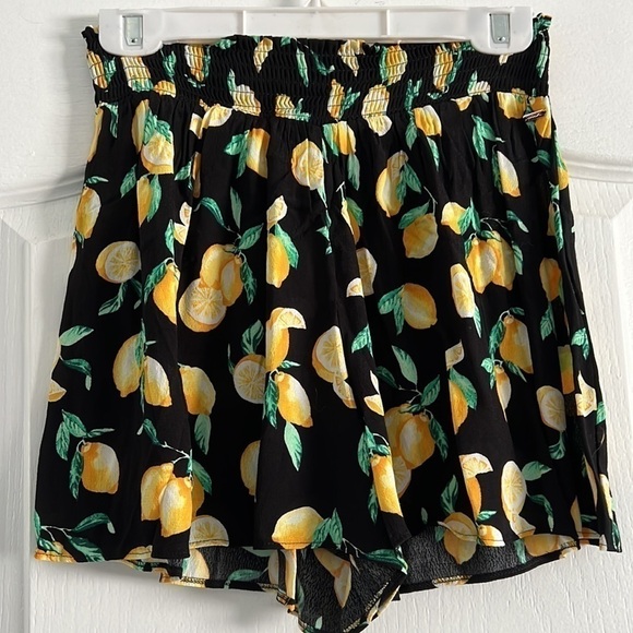 VS Pink black flowy shorts with Lemons 🍋 size medium - Picture 2 of 5